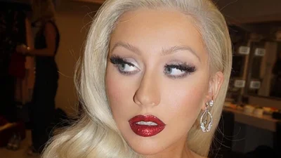 Розтовстіла чи завагітніла: Крістіна Агілера з'явилась із округлим животом