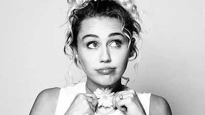 Раз за три роки: Майлі Сайрус показалась з бойфрендом