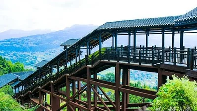 Неймовірно: у Китаї відкрили найдовший в світі ескалатор