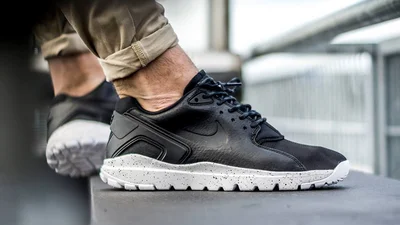 В світі з'явилися кросівки, які самі зав'язують шнурівки