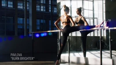 Українська співачка озвучила новий ролик Victoria’s Secret