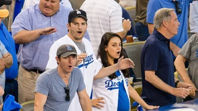 Зіркові будні: Ештон Кутчер та Міла Куніс сходили на бейсбол