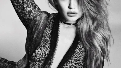 Мереживна провокація: Джіджі Хадід в новому сексуальному фотосеті