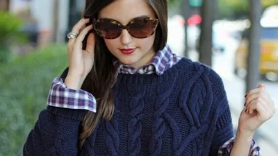 8 прикладів стильного образу в сорочці та светрі