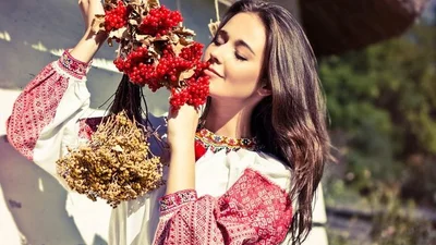 Українка представила унікальну колекцію вишиванок