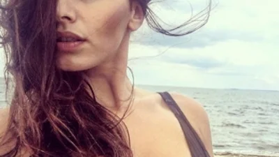 Зірка шоу "Холостяк" Роза Аль-Намрі продемонструвала осину талію