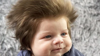 2-місячний хлопчик з рокерською шевелюрою підірвав мережу