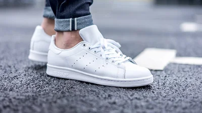 Модні поради: як носити білі кросівки 