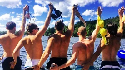 Кумедні фото: оригінальні хлопці пародіюють дівчат в Інстаграмі