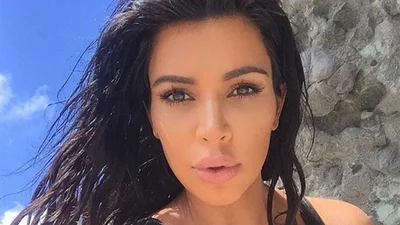 Хеппі Бездей: 15 скандальних образів Кім Кардашьян