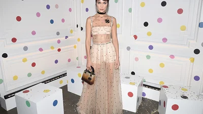 Белла Хадід з'явилась у "голій" сукні Dior