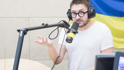 Олексій Суханов вибовкує скоромовки в прямому ефірі