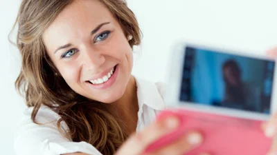 Вчені говорять: селфі призводить до появи зморшок