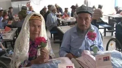 114-річна жінка та 71-річний чоловік стали подружжям
