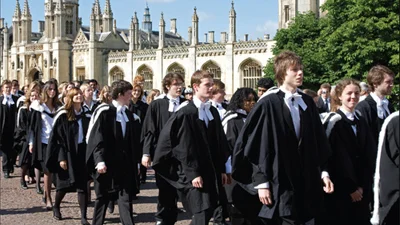 Престижний Кембридж: студенти університету змагаються за звання "Найкращих сідниць"
