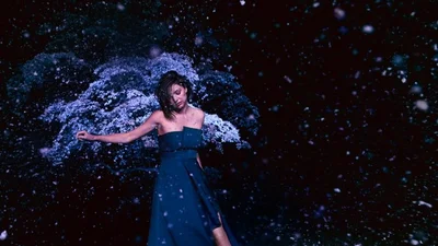 Чарівна та загадкова Міранда Кер у новій рекламній кампанії