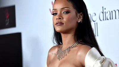 Чобітки від Ріанни: співачка презентувала нову колекцію взуття