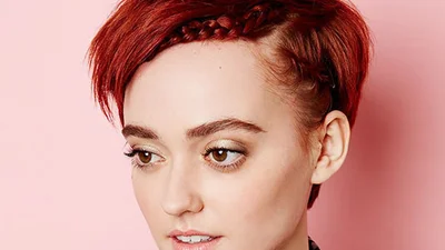 9 варіантів зачісок з косою для короткого волосся