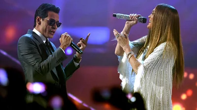 Шокуюче: Джей Ло привселюдно поцілувалася з колишнім чоловіком