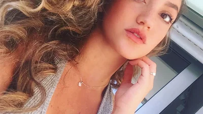 Гаряча юристка з Ізраїлю вразила мережу пишними формами