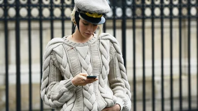 Час зігріватися: незвичні светри для холодної зими