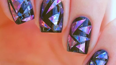 Яскраво і зухвало: манікюр "бите скло"