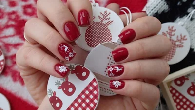 10 ідей новорічного манікюру 2017