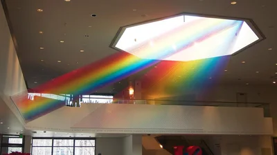 Веселка у приміщенні - такого ви ще не бачили