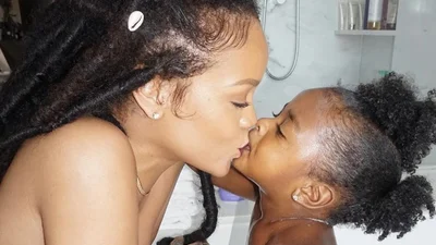 Почуття материнства: Ріанна сколихнула Instagram зворушливими фото