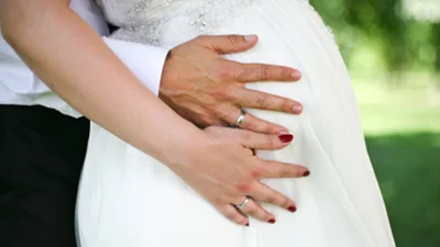 Весільні сукні для вагітних: топ найкращих фасонів
