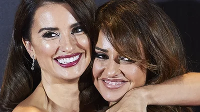 Сестринська любов: ніжні обійми Пенелопи і Моніки Крус