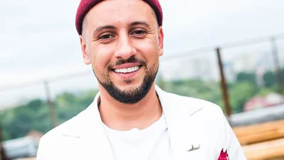 MONATIK розповів, чому завжди носить шапку