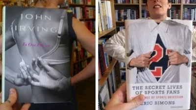 Американка придумала веселий фотопроект у книгарні