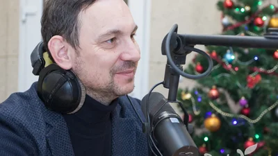 Веселий допит: що робить Валерій Харчишин на пляжі, де усі голяка
