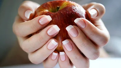 ТОП-10 креативних ідей для французького манікюру