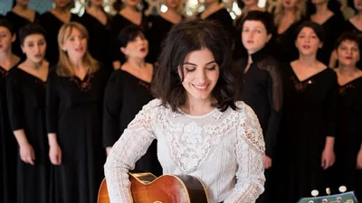 Вибухове відео: британка заспівала "Щедрик" українською мовою