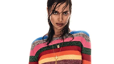 Вагітна і мокра: Ірина Шейк на обкладинці Vogue