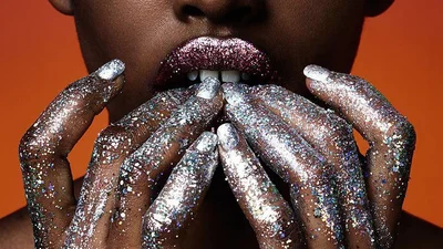 Б'юті-ідеї з Інстаграму: яскравий манікюр та макіяж на свята