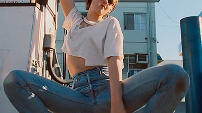 Шалена Крістен Стюарт побешкетувала в кліпі The Rolling Stones