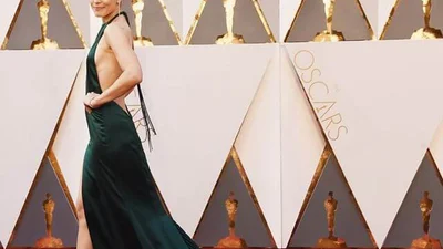 Божевільний зірковий тренд - "side boob"