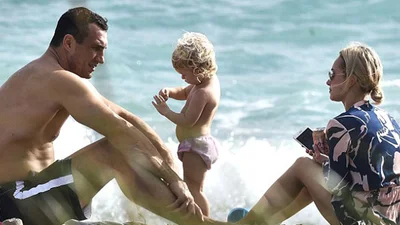 Ідеальна сім'я: Кличко і Панеттьєрі сходили з донькою на пляж