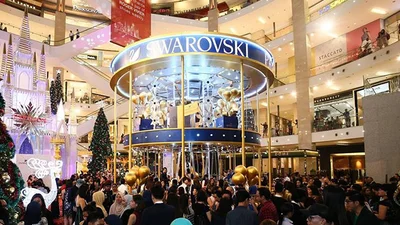 Swarovski створив фантастичну різдвяну карусель