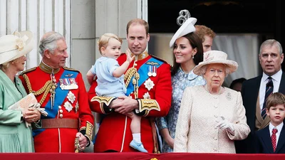 По-сімейному: королівську сім'ю Великобританії одягли в різдвяні светри