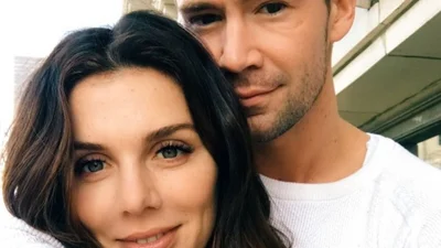 Анна Сєдокова зняла коханого і донечку у чуттєвому кліпі "Самый лучший"