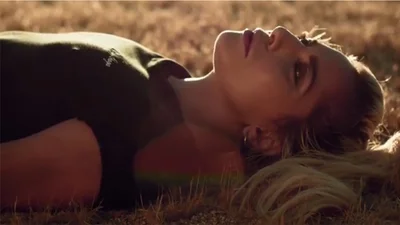 Леді Гага представила новий зворушливий кліп