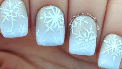 Стильний манікюр зі сніжинками: 40 ідей