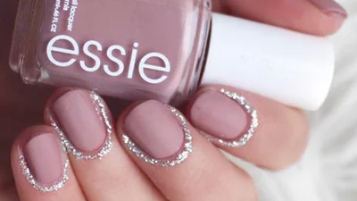 Ідеї чарівного манікюру з глітером на кутикулі