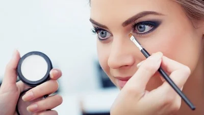 Готуємось до весни правильно: в тренді макіяж заплаканих очей