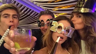 Від Майлі Сайрус до Каті Осадчої: як зірки Новий рік святкували