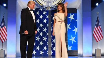 Меланія Трамп здивувала вибором сукні на урочистому балу